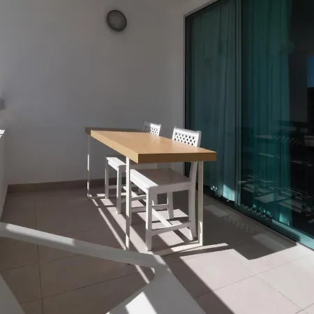 Apt Vacacional Broncemar 337 *
